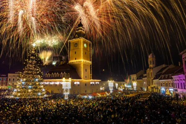 2024, anunţat cu 8 minute de artificii, lansate peste Braşov