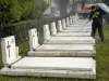 Cavourile şi Crucea Eroilor Revoluţiei din Braşov, curăţate de o companie privată