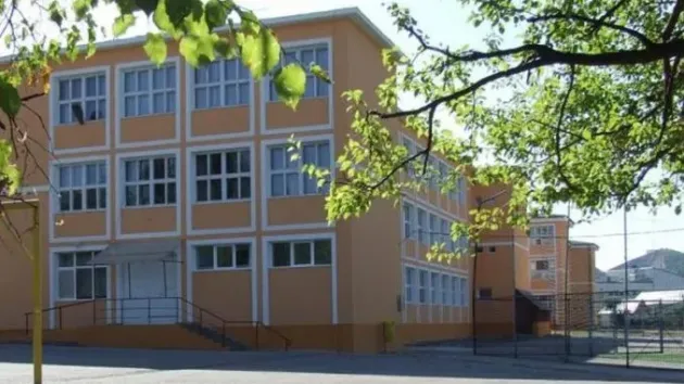 Peste 700.000 de lei pentru un balon sportiv la Şcoala 2 din Braşov