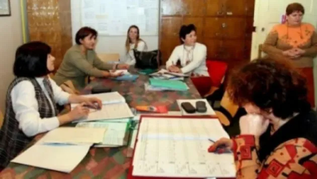 Normă didactică redusă pentru profesorii cu vechime de peste 15 ani şi grad didactic I, din anul şcolar 2025-2026