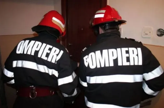 A chemat pompierii să o scoată din casă