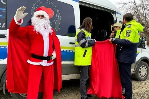 Poliţiştii, în misiune cu Moş Crăciun