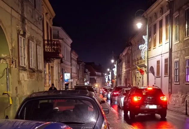 Semnaţi, ca să închidem Braşovul