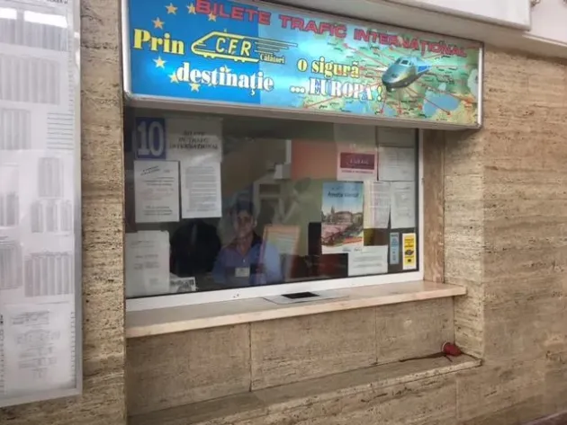 Mesajul CFR: Cumpăraţi bilete din timp, ca să fie timp de adăugat vagoane