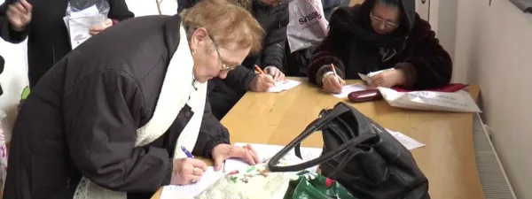 Seniorii cu pensii sub 1.700 de lei mai au doar câteva zile pentru a cere „tichetele pentru suflet”