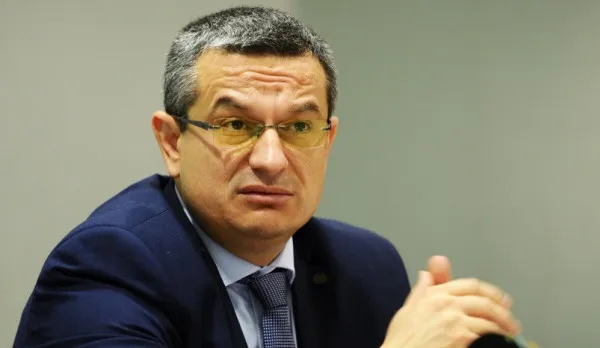 Pentru asta se hărţuiesc copiii în şcoli: aspectul fizic şi eticheta de pe haine