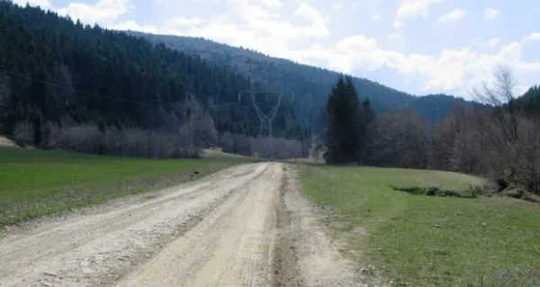 Drumul din Valea Doftanei: Primăria Săcele şi Consiliul Judeţean au „căzut la pace”   