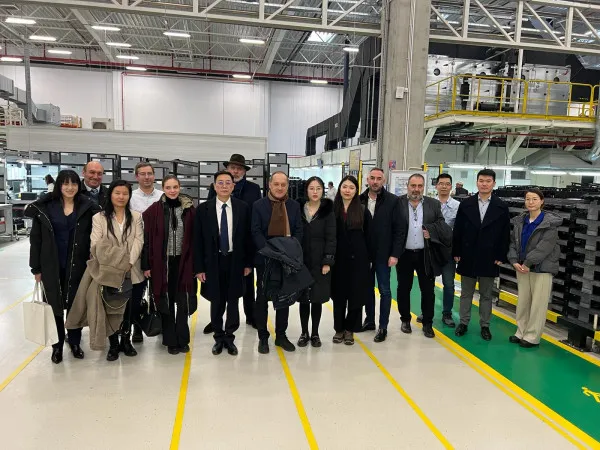 Universitatea Transilvania şi două fabrici din judeţul Braşov, vizitate de chinezi