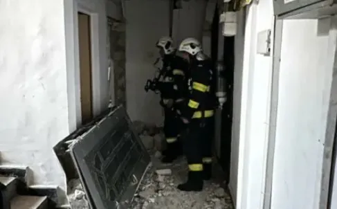 Explozie în apartament, cu locatar în casă. 15 vecini s-au autoevacuat