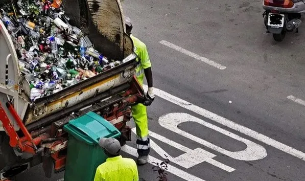 Taxa de depozitare la rampa de gunoi şi cea pentru economia circulară scumpesc curăţenia Braşovului. Şi pentru ridicarea gunoiului menajer vom plăti mai mult: 26,52 lei/persoană