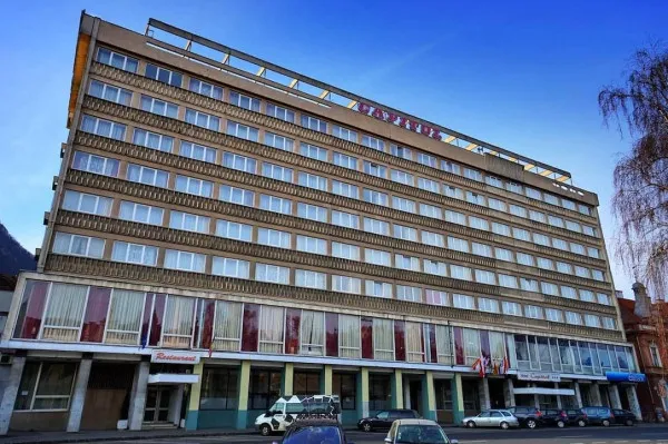 Faţada Hotelului Capitol din Braşov trebuie „redesenată”