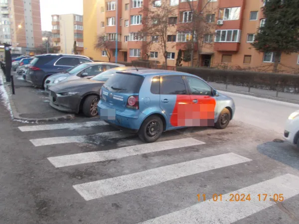 72 de maşini ridicate şi 21 de flori confiscate. Când braşoveanul stă acasă, „duduie” telefoanele la Poliţia Locală