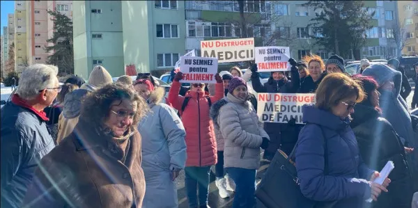 Vor mai protesta medicii de familie şi cei din policlinici? Soluţia de compromis: până în iunie nu se schimbă nimic