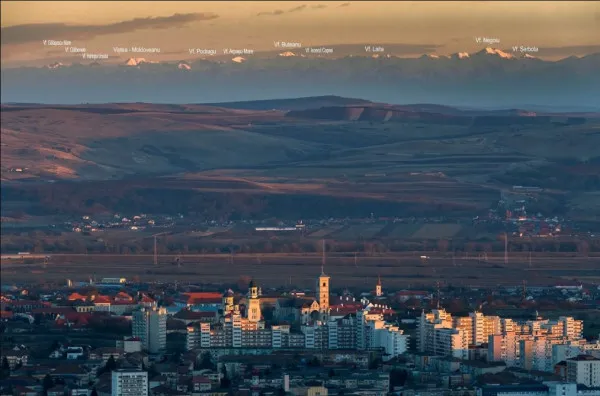 Imagini inedite din Făgăraş. Cele mai înalte vârfuri din Carpaţi, fotografiate de la peste 100 de kilometri