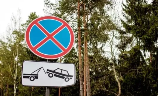 Cât timp ai voie să staţionezi cu maşina „pe avarii”