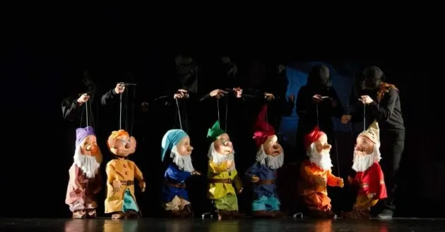 Reprezentaţie specială la „Arlechino”, pentru elevi din Budila