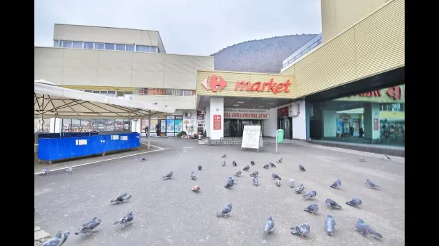 Schimb de cărţi în Hala Star, la final de lună