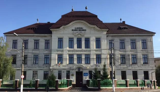 Turneu de tenis de masă, pentru a le oferi o „Vacanţă în dar” copiilor buni la învăţătură, dar fără posibilităţi