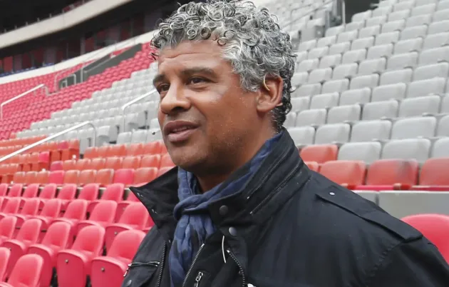 Frank Rijkaard ar fi pe placul lui Laporta, pentru banca Barcei