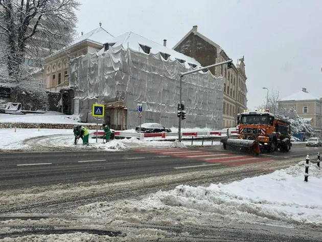 Acord prelungit pentru salubrizarea şi deszăpezirea Braşovului 