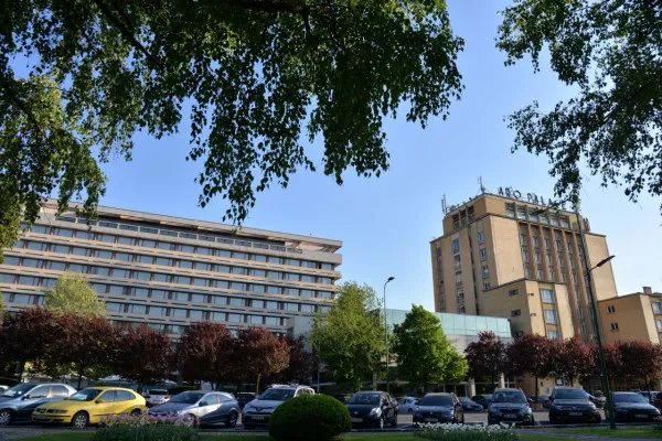 Rămâne Aro, dar va fi Hyatt