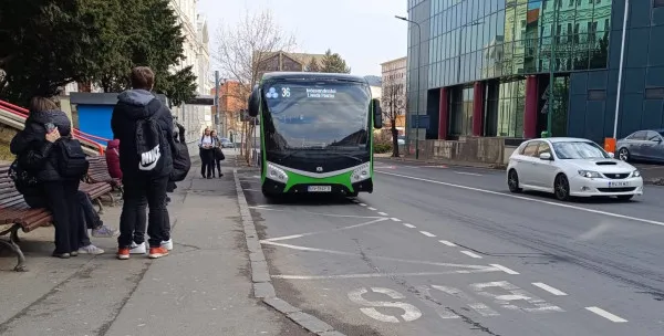 Doar RATBV şi Taxi: Calea Bucureşti, Kogălniceanu, Victoriei, Iuliu Maniu, Iorga, Lungă, Eroilor, 15 Noiembrie