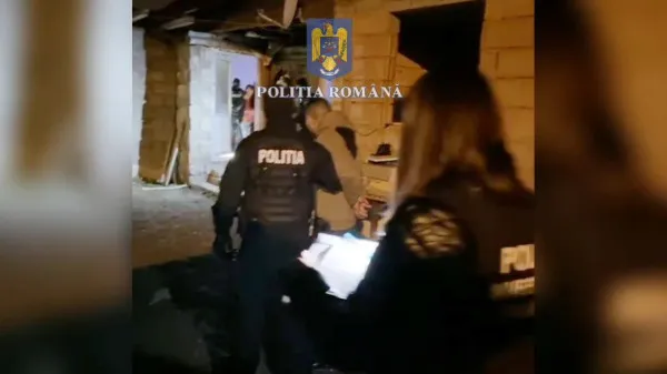 9 secţii de poliţie, pe urma a 3 hoţi