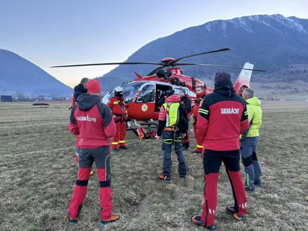 Cu elicopterul, după un alpinist plecat singur în munţi