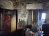 O braşoveancă de 80 de ani ne cere, disperată, ajutorul, după ce casa i-a luat foc!