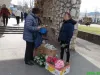 Poliţiştii, după zarzavat, flori şi mărţişoare
