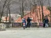 4 maşini de poliţie pentru 3 inşi filmaţi cu „iarbă”  