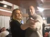 Soţii Şoşoacă îşi spală rufele la partid