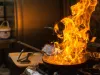 Cu o tigaie „a dat foc” casei