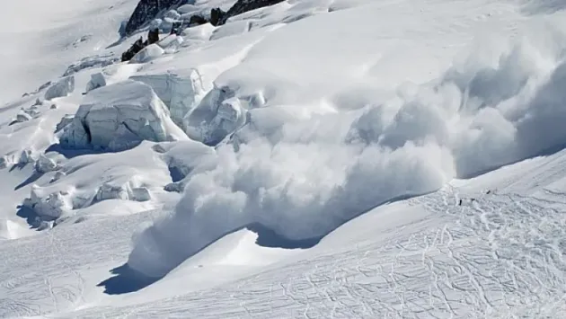Risc de avalanşe în Munţii Făgăraş: 4 din 5