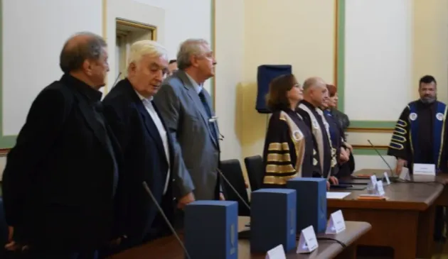 Regulile pentru titlul de profesor emerit, amânate până la sfârşitul anului