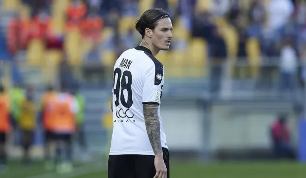 În ciuda ofertelor, Dennis Man va rămâne la Parma