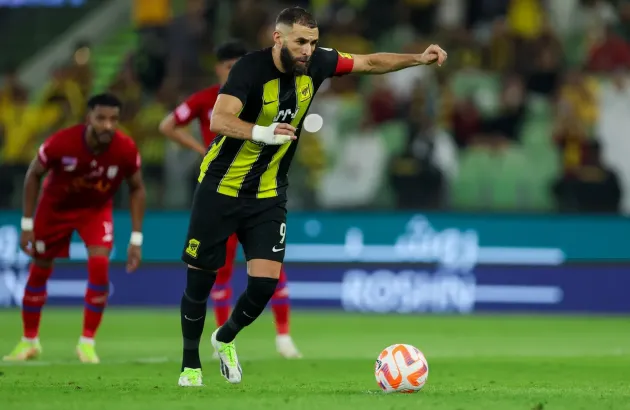 Benzema s-a întors zâmbitor la arabi, după o absenţă misterioasă de o lună
