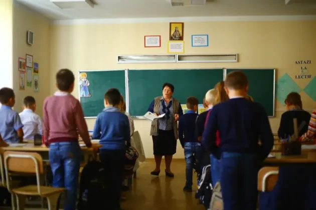 75 de profesori seniori din Braşov au primit „ok”-ul pentru un alt an ca titulari în şcoli