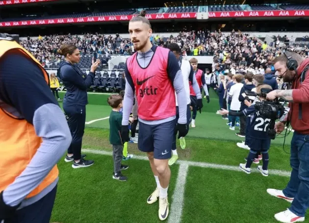 Radu va juca un amical contra lui Bayern, cu Tottenham