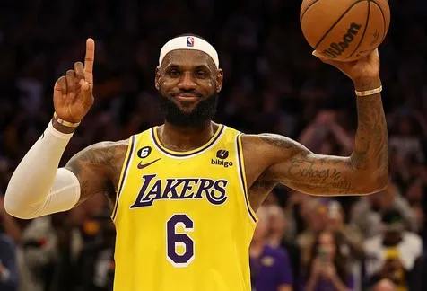 LeBron James a devenit primul jucător din istorie cu 40.000 de puncte marcate în NBA