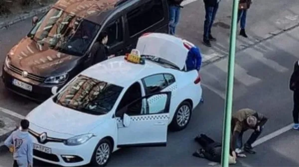 La 85 de ani, printre maşini, pe Calea Bucureşti