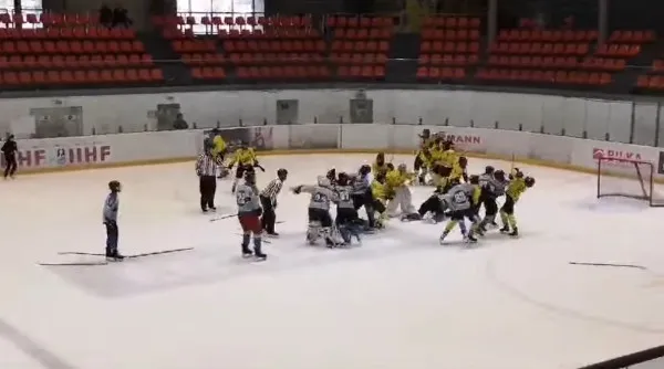 Braşovul, atacat de Harghita: Bătaie între copii de 15 ani, la Patinoarul Olimpic!