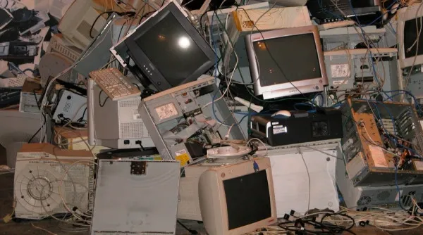 ADI ISO Mediu Brașov a început campaniile de colectare deșeurilor de echipamente electrice și electronice în județ. Sâmbătă: Cristian și Vulcan 