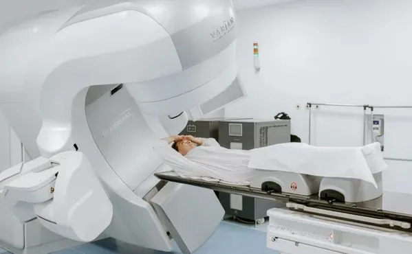 Persoanele neasigurate vor beneficia de servicii medicale pentru diagnosticarea cancerului