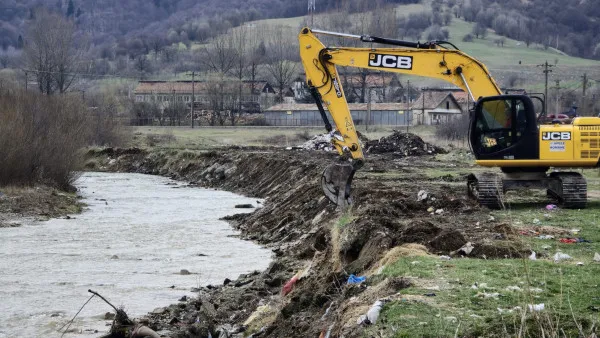 Albia pârâului Ghimbăşel, curăţată din nou