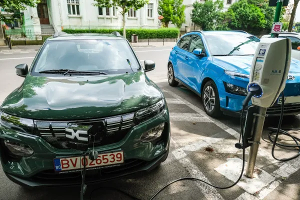 Bani pentru încă 80 de staţii de încărcare a maşinilor electrice