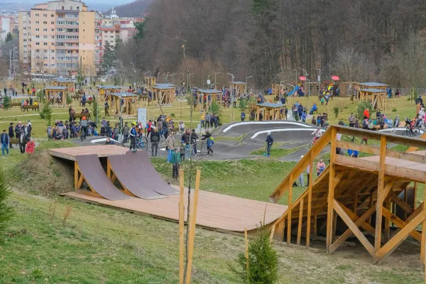 Parcul din zona „La Iepure”, luat cu asalt în ziua deschiderii