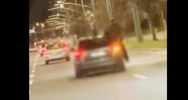 Filmat prin Brașov: poziția „aripă”