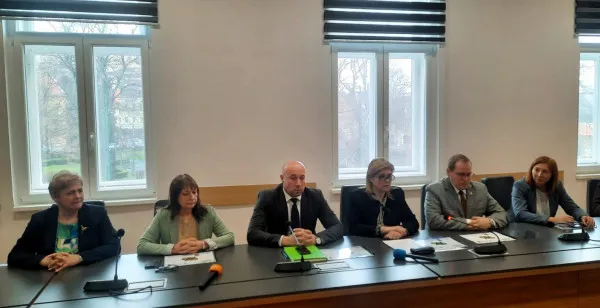 Angajaţii din 850 de unităţi de cazare din judeţul Braşov vor învăţa să recunoască persoanele drogate