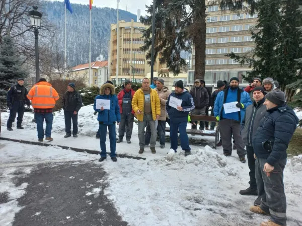 Daune morale de 90.000 de euro, cerute de 6 salariaţi concediaţi de RIAL SRL